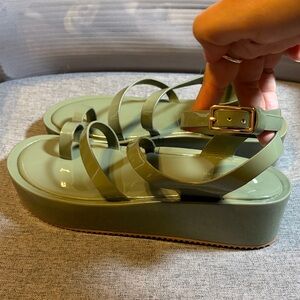 Comfort 1946 Stylish Green Platform Strap Sandals